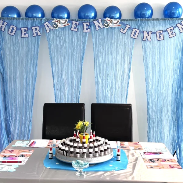 Luxe aankleding van de sfeervolle babyshower achtergrondwand bij Rosalia Cosmetica in Roosendaal.