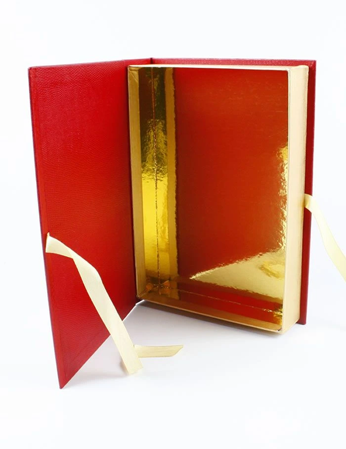 sinterklaas-diy-parfum-boekdoos-blissmix Geopende Sinterklaas giftbox boekmodel met goudfolie en lintsluiting